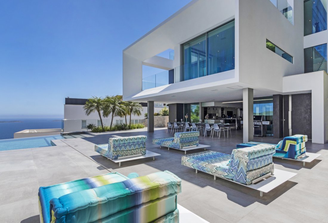 Unique modern villa with spectacular views - 1