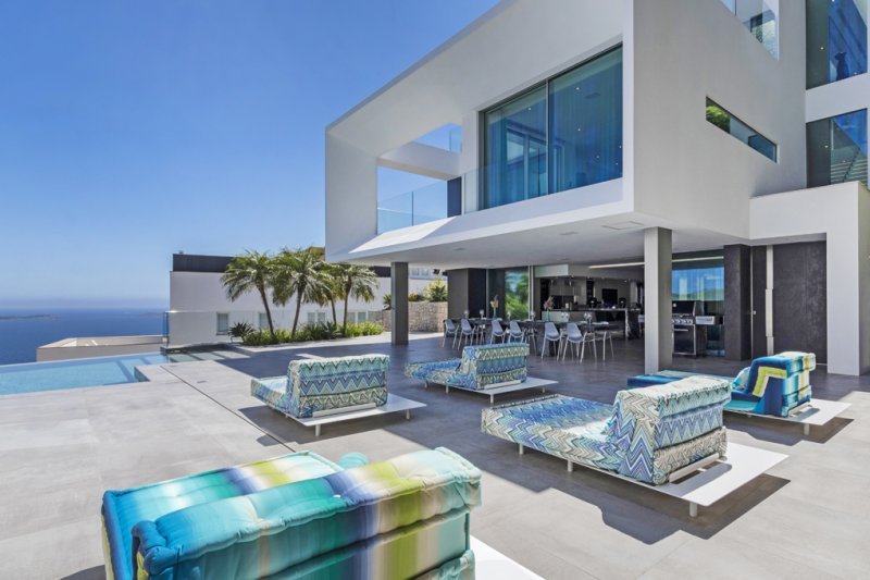 Unique modern villa with spectacular views - 1