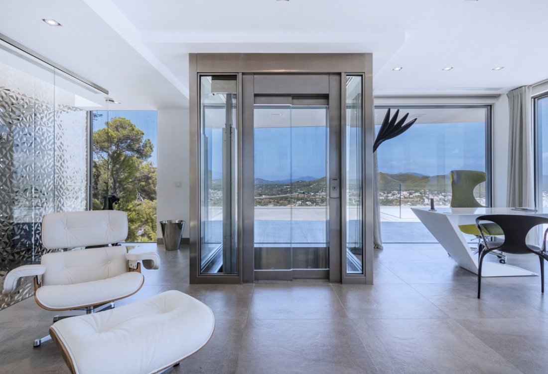 Unique modern villa with spectacular views - 5
