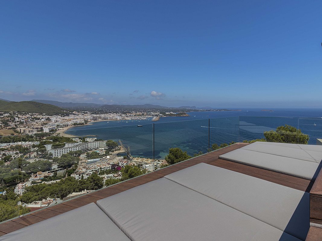 Villa moderna y única con vistas espectaculares - 14