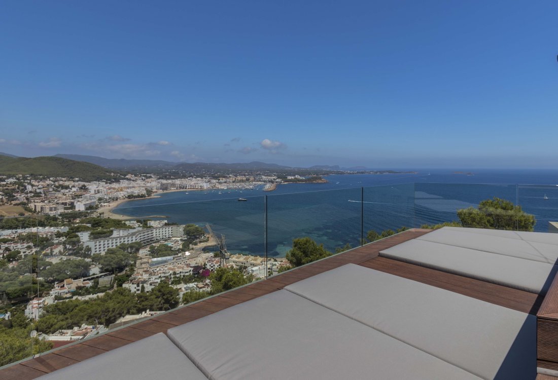 Unique modern villa with spectacular views - 14