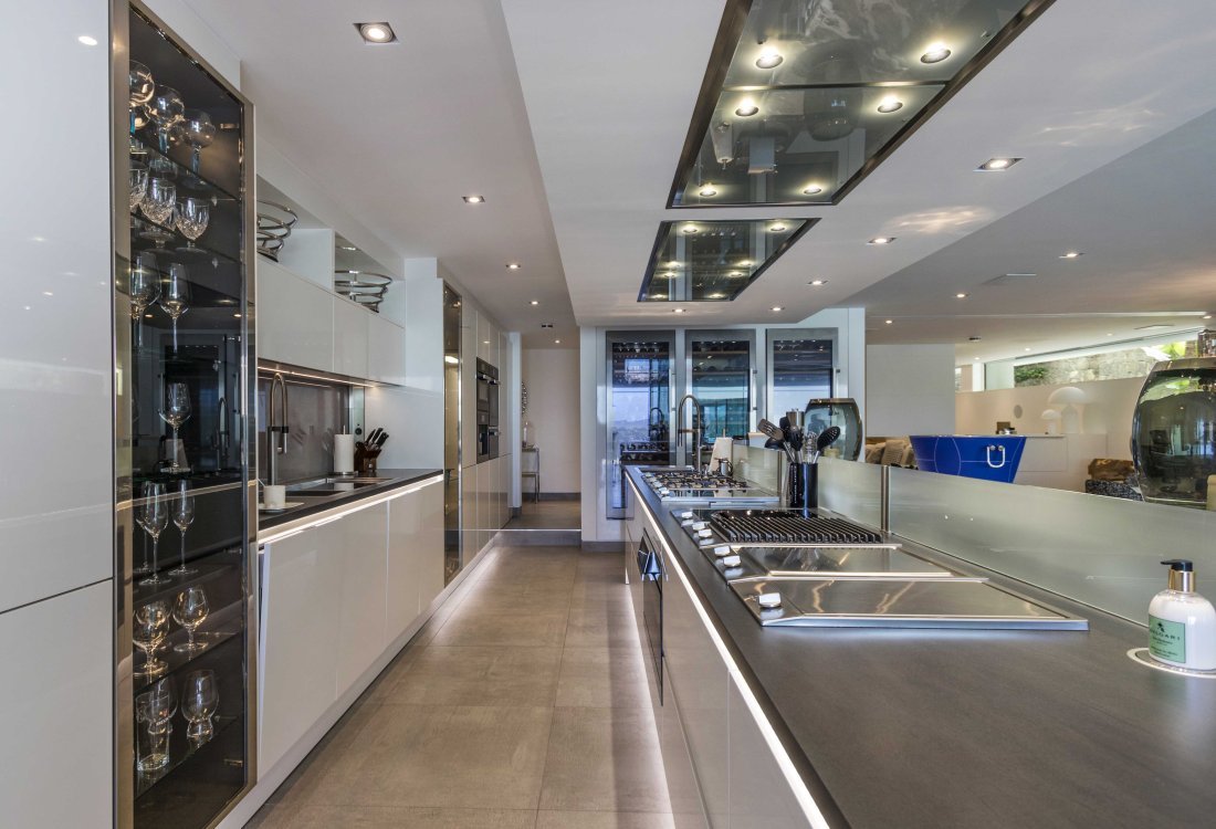 Unique modern villa with spectacular views - 8