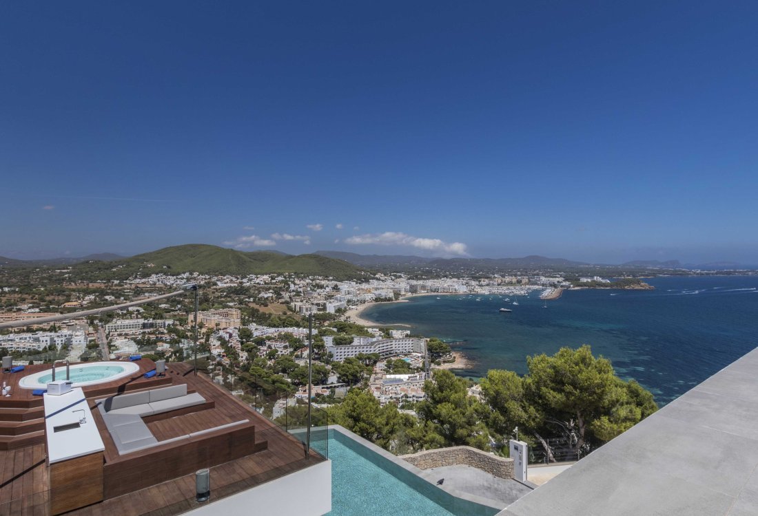 Unique modern villa with spectacular views - 19
