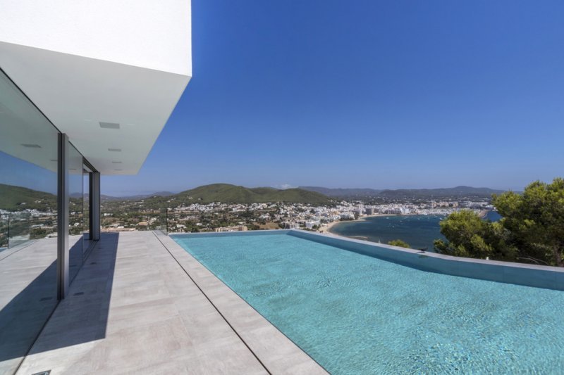 Unique modern villa with spectacular views - 3
