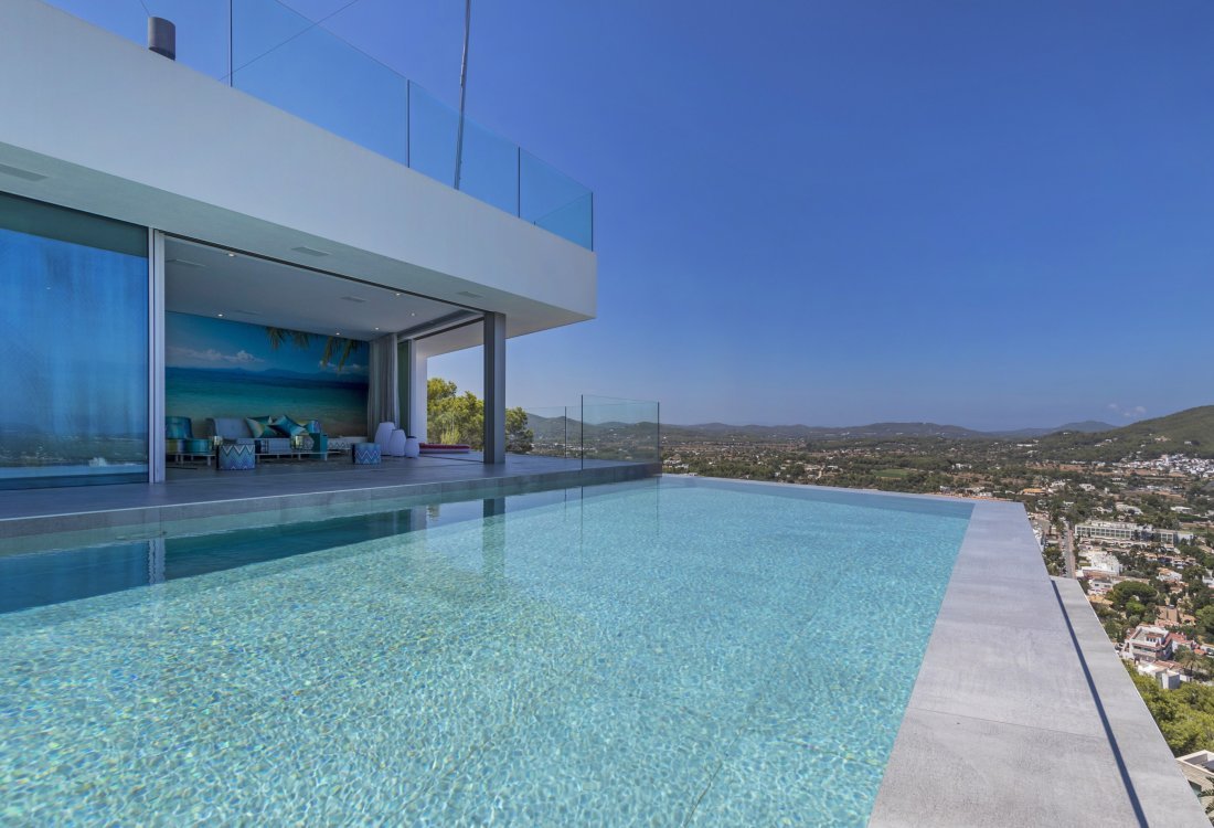 Unique modern villa with spectacular views - 18