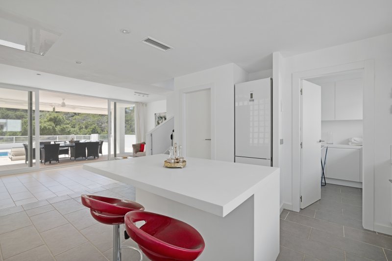 Recently renovated villa with sea and sunset views - 4
