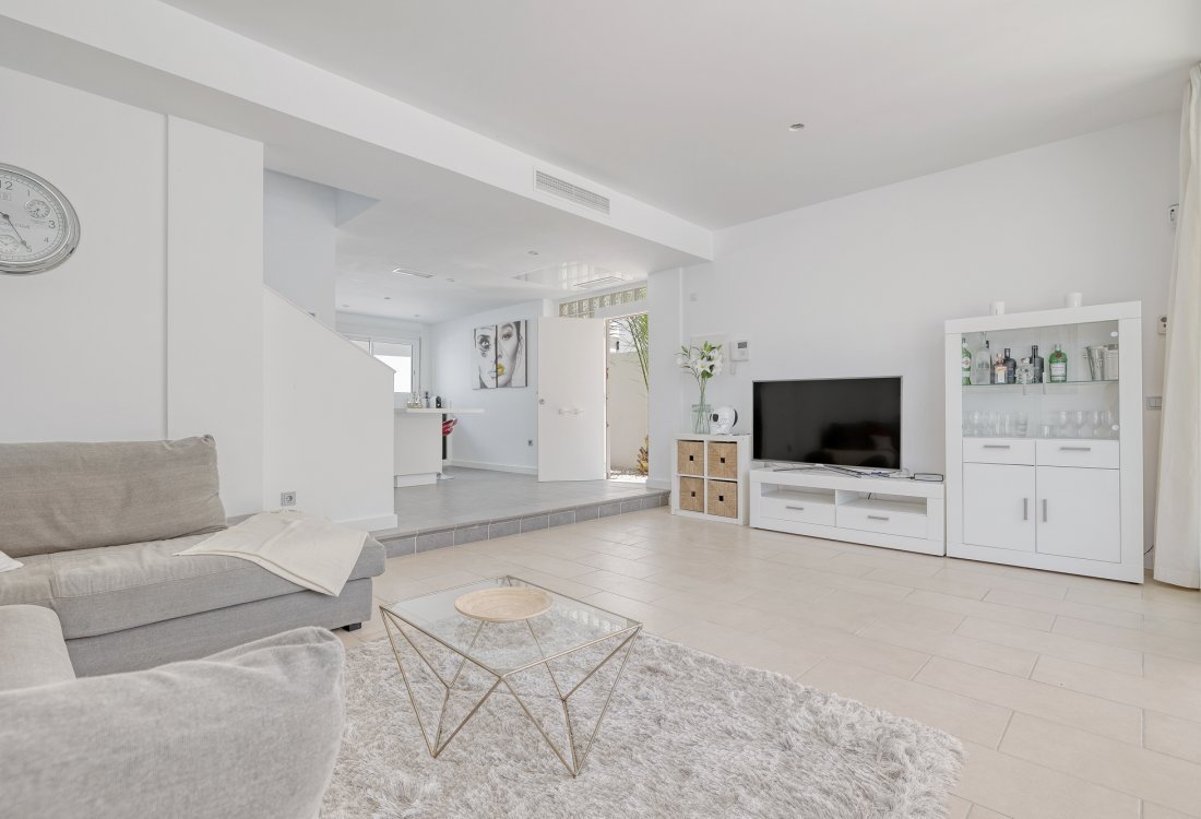Recently renovated villa with sea and sunset views - 8