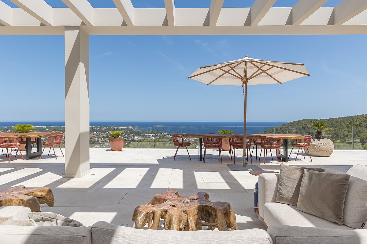 Impressive estate on a private mountain - 26