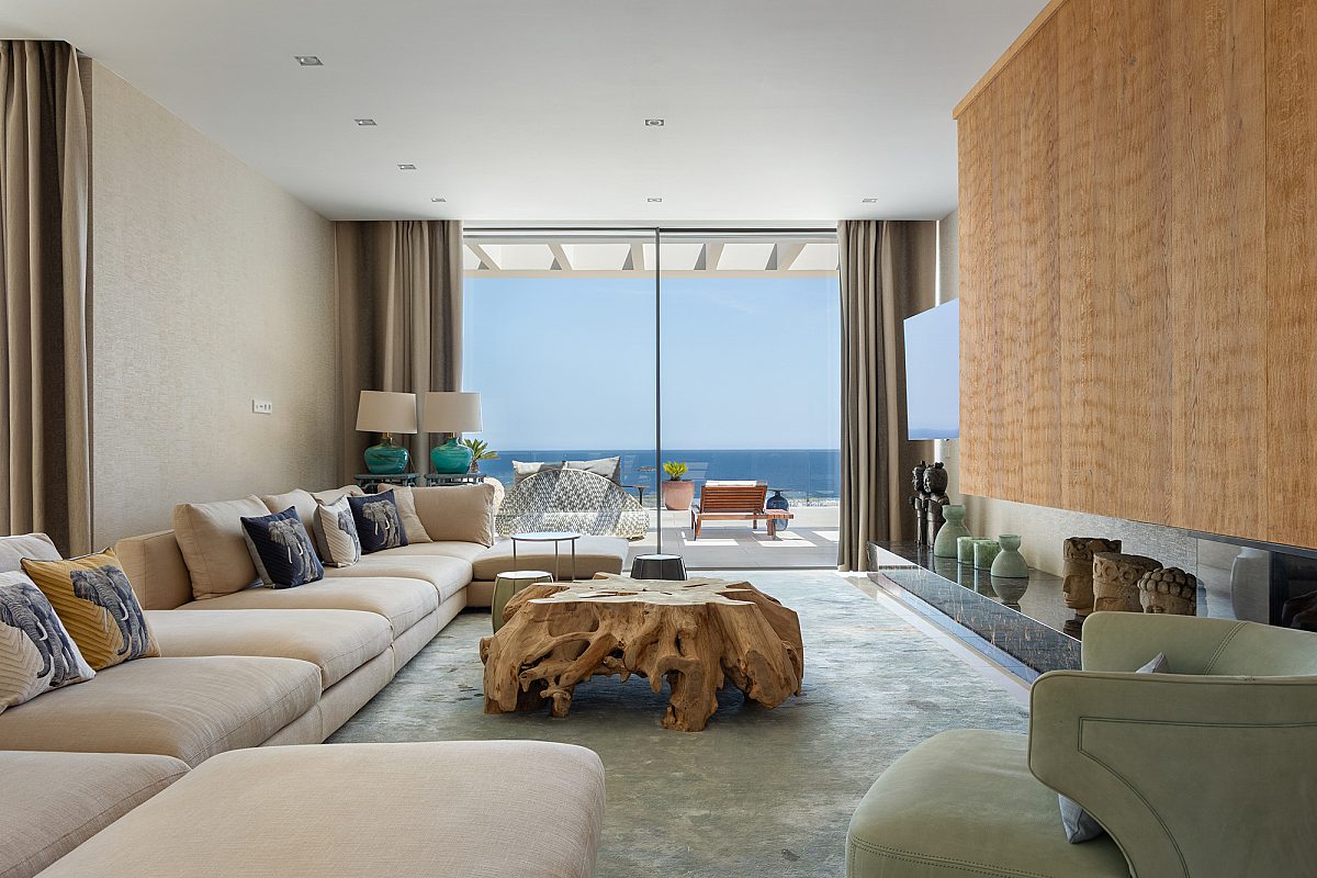 Impressive estate on a private mountain - 28