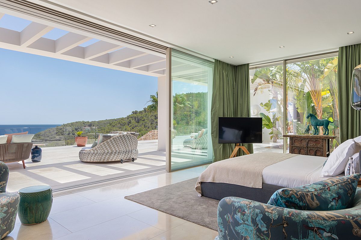 Impressive estate on a private mountain - 13