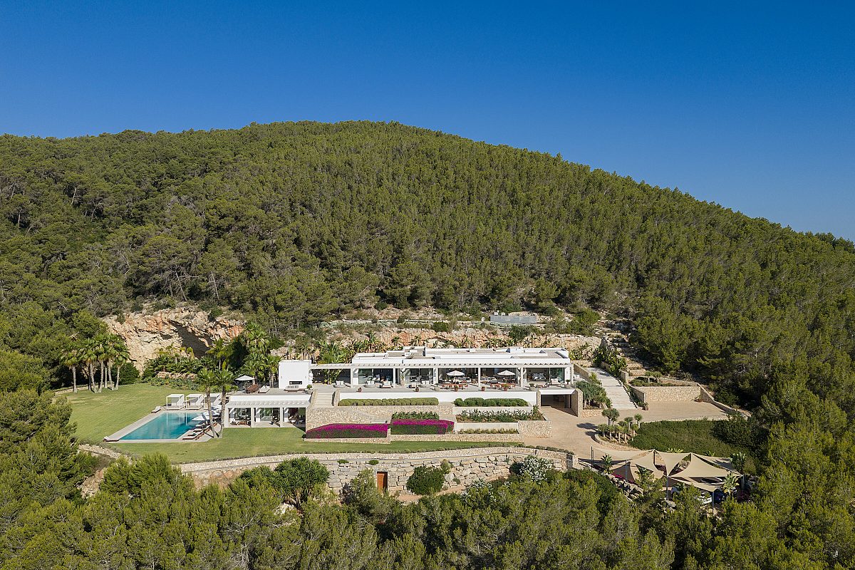 Impressive estate on a private mountain - 2