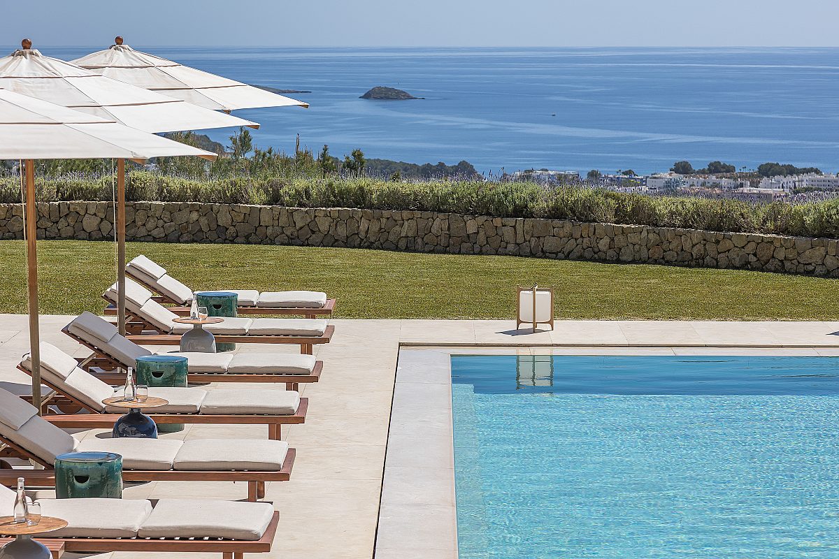 Impressive estate on a private mountain - 7