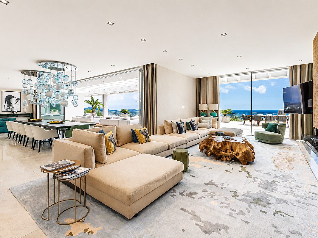 Impressive estate on a private mountain - 3