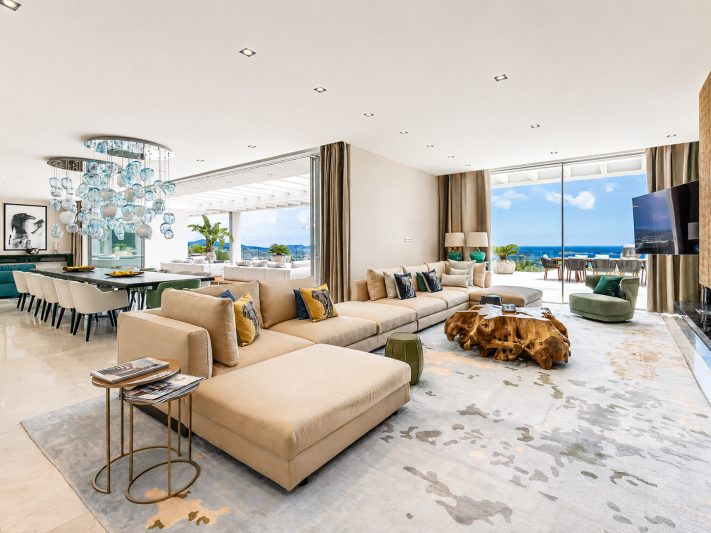 Impressive estate on a private mountain - 3