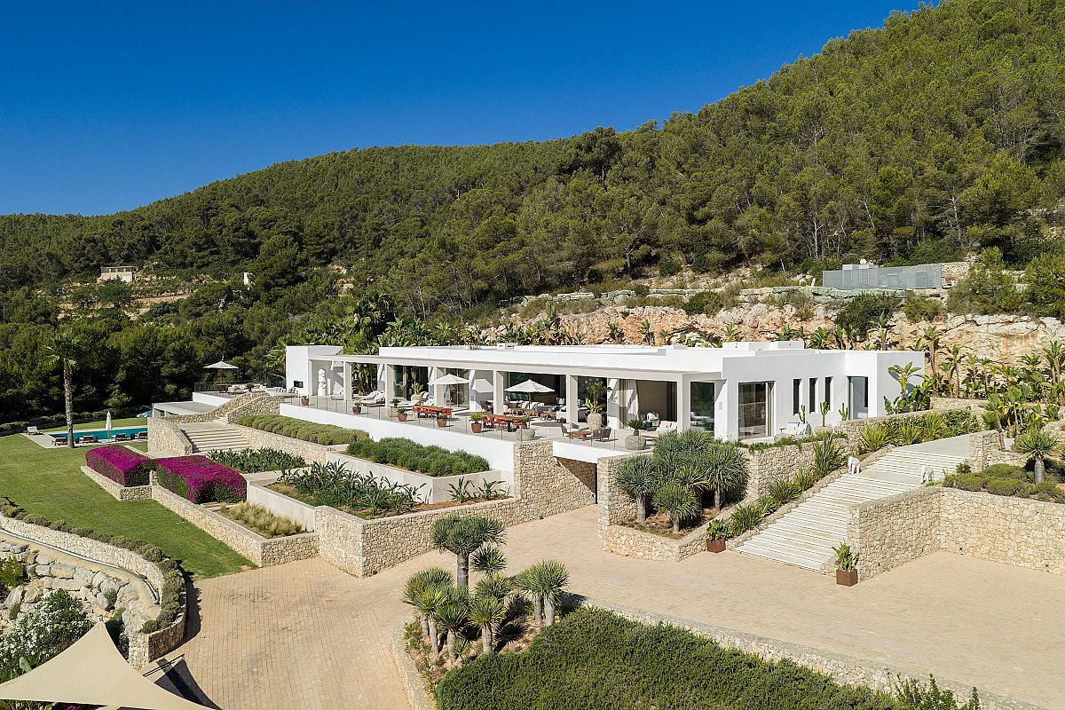 Impressive estate on a private mountain - 24