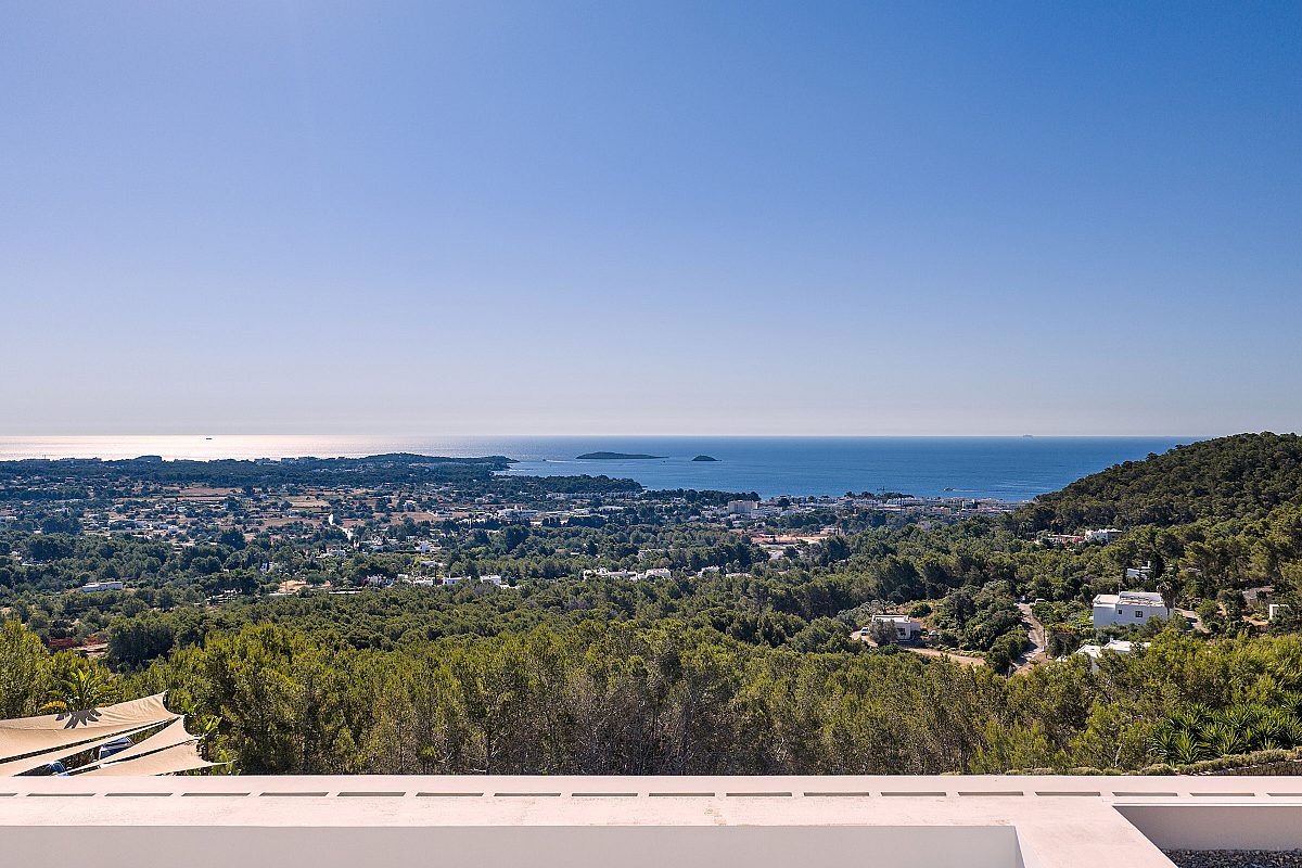 Impressive estate on a private mountain - 30