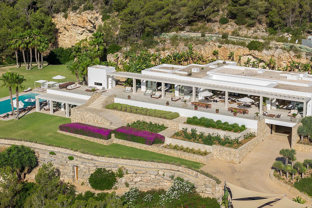 Impressive estate on a private mountain - 16