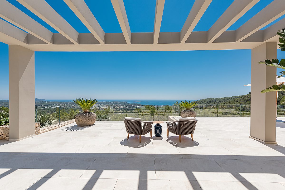 Impressive estate on a private mountain - 10