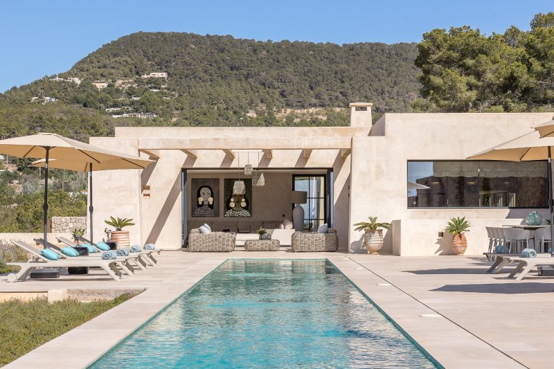 Outstanding villa with sunset sea views - 2