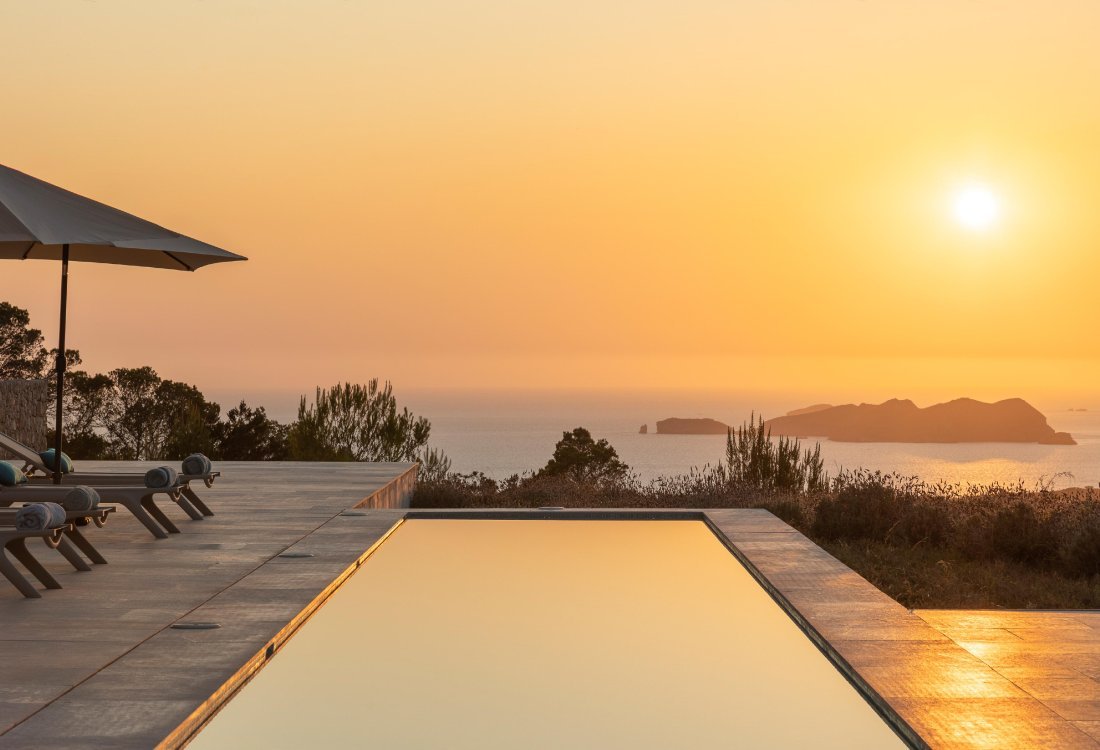 Outstanding villa with sunset sea views - 49