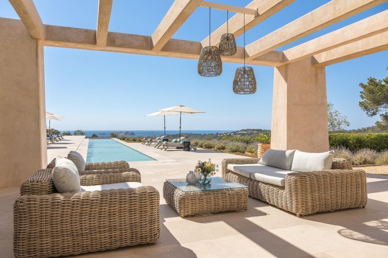 Outstanding villa with sunset sea views - 1