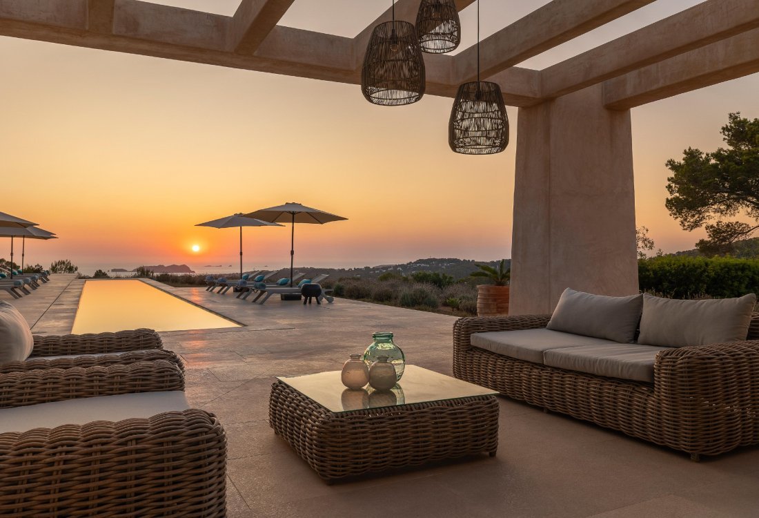 Outstanding villa with sunset sea views - 47