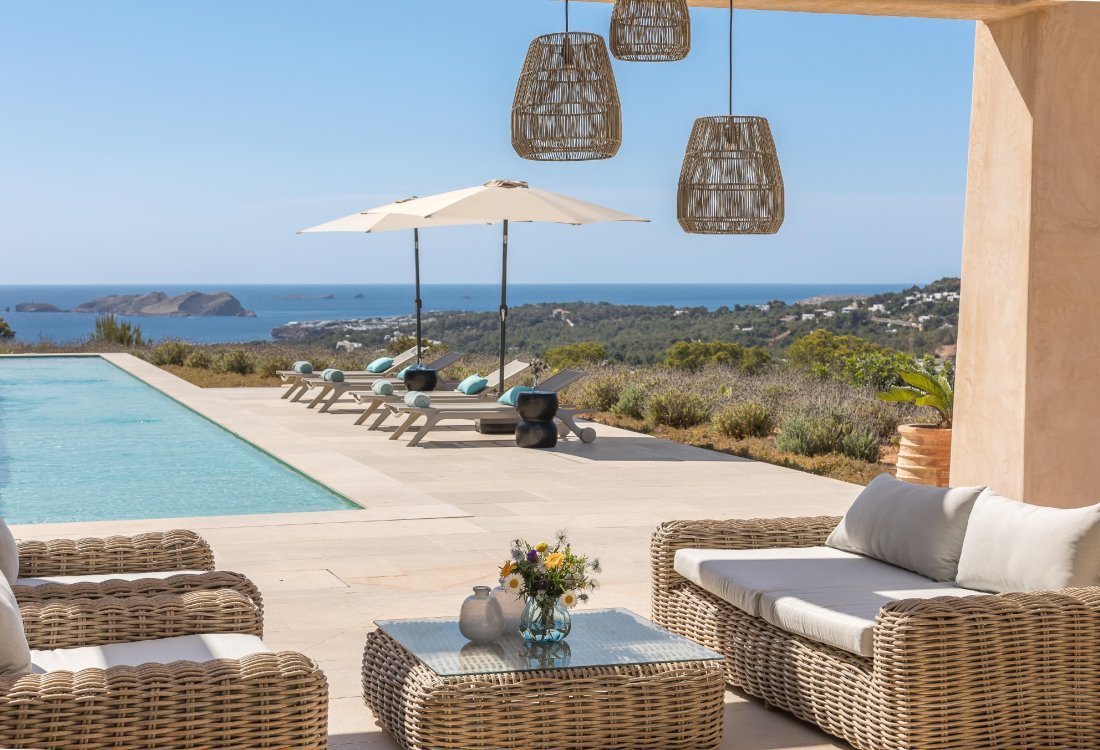 Outstanding villa with sunset sea views - 45