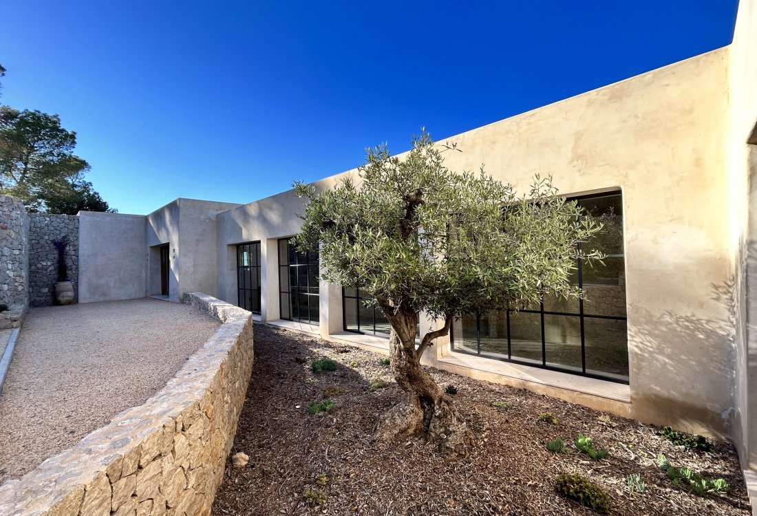 Outstanding villa with sunset sea views - 31