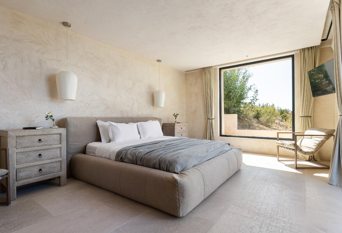 Outstanding villa with sunset sea views - 23