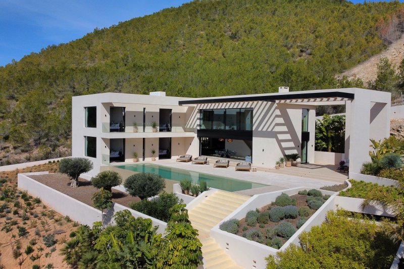 Moderne Neubauvilla in der Nähe von Ibiza Stadt - 1