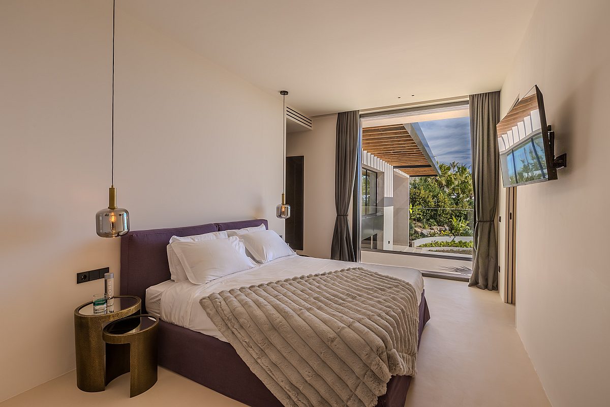Exclusive designer villa with panoramic views near Ibiza Town - 17