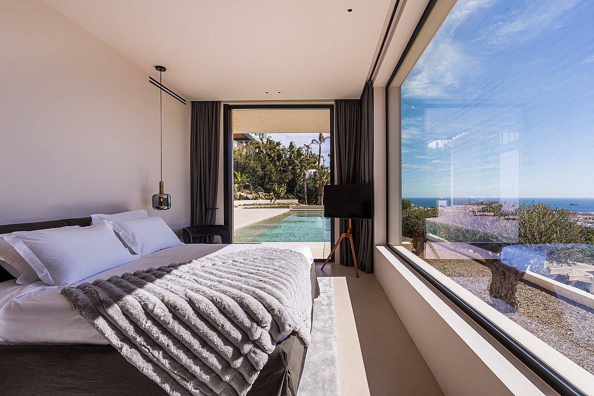 Exclusive designer villa with panoramic views near Ibiza Town - 4
