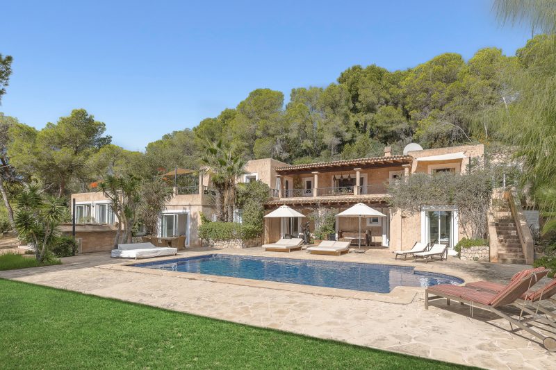 Villa mediterránea con casa de invitados en ubicación céntrica - 1