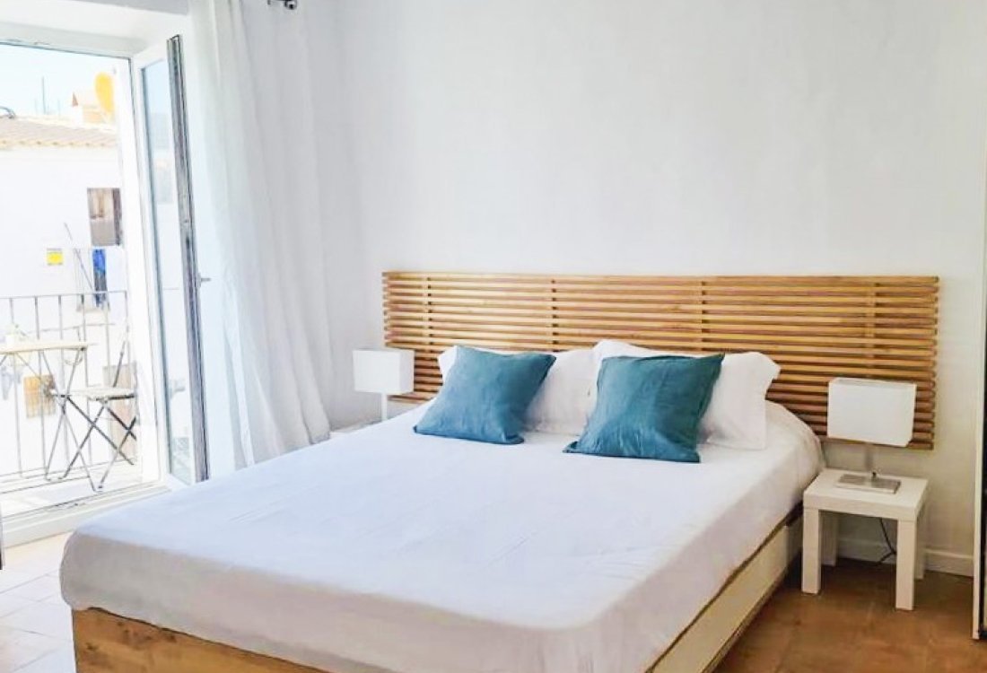 Three apartment property in the old town - 4