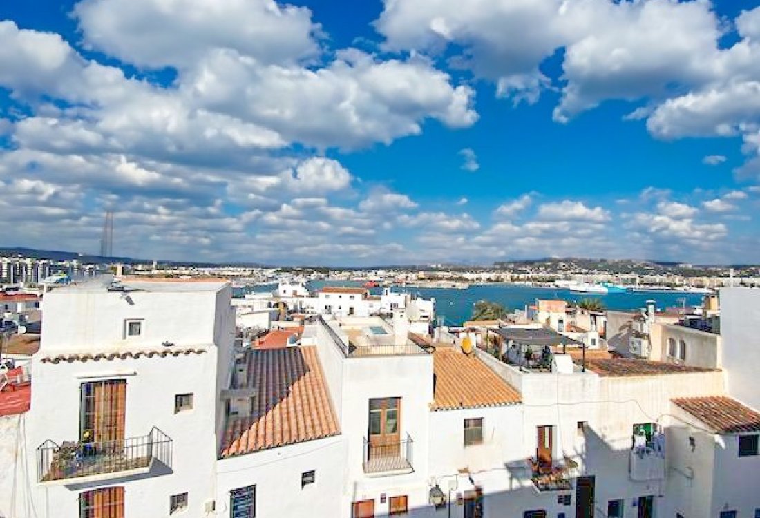 Three apartment property in the old town - 2