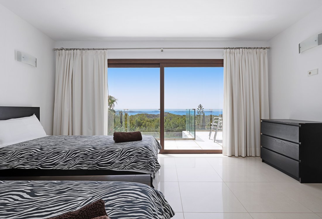 Modern villa with sunset view - 4