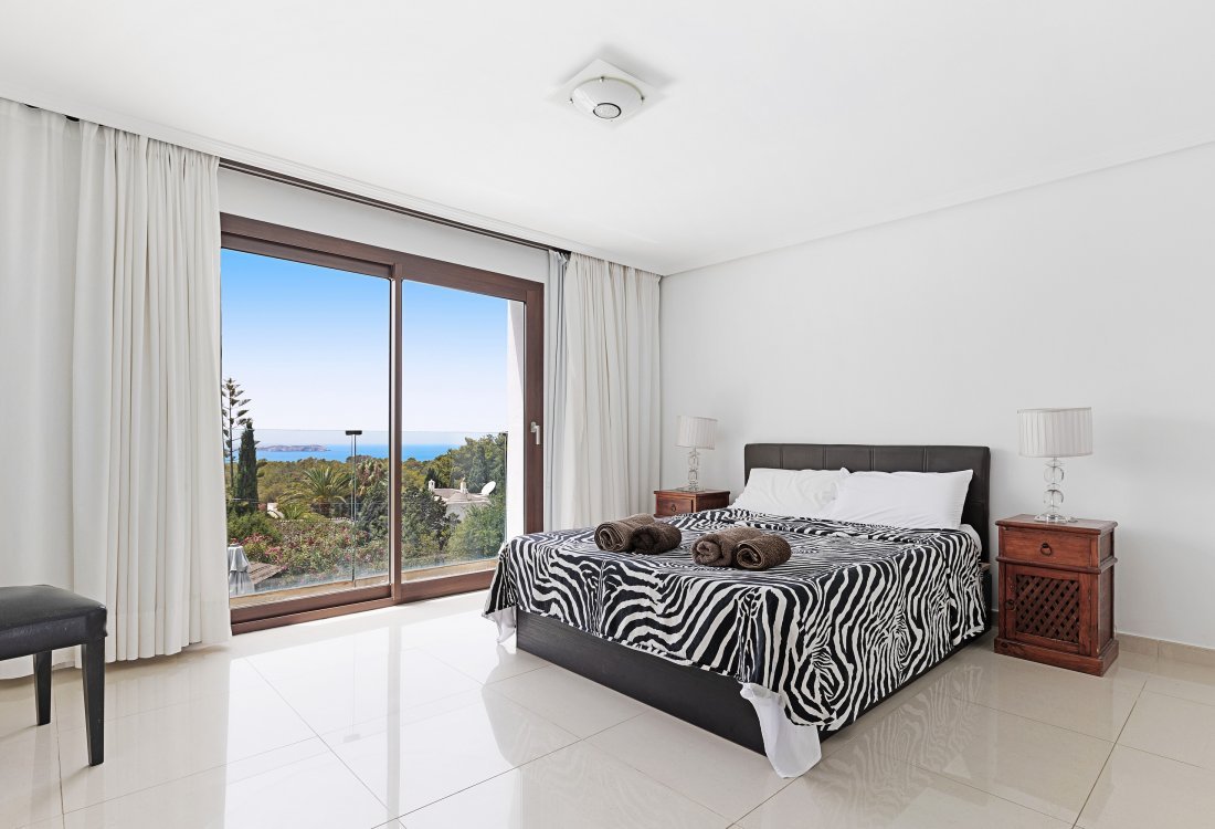 Modern villa with sunset view - 11