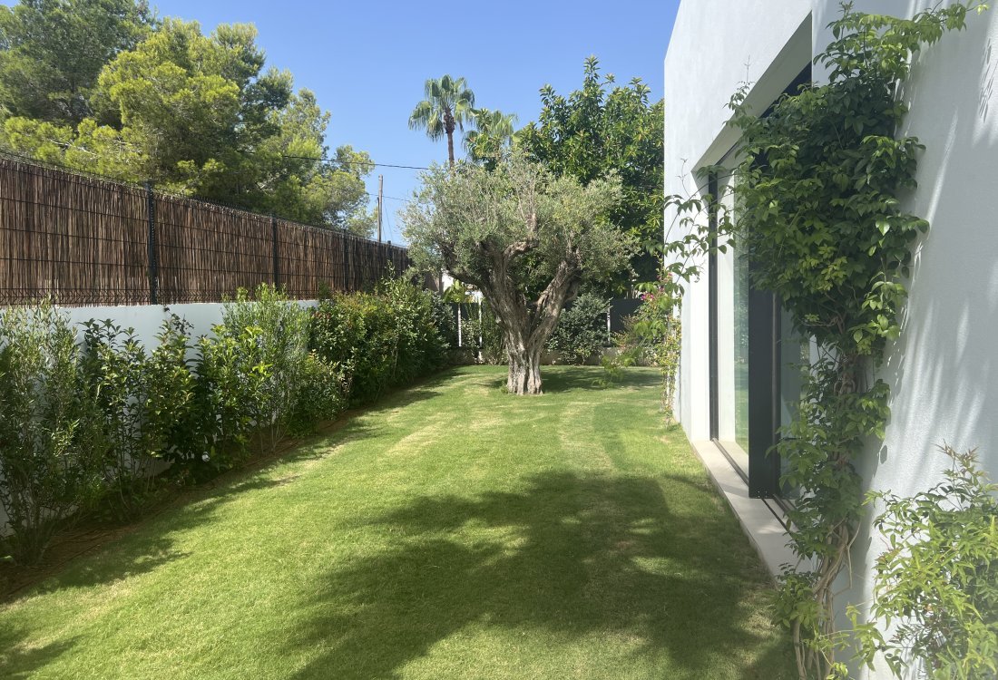 Newly built villa in walking distance to beach - 18
