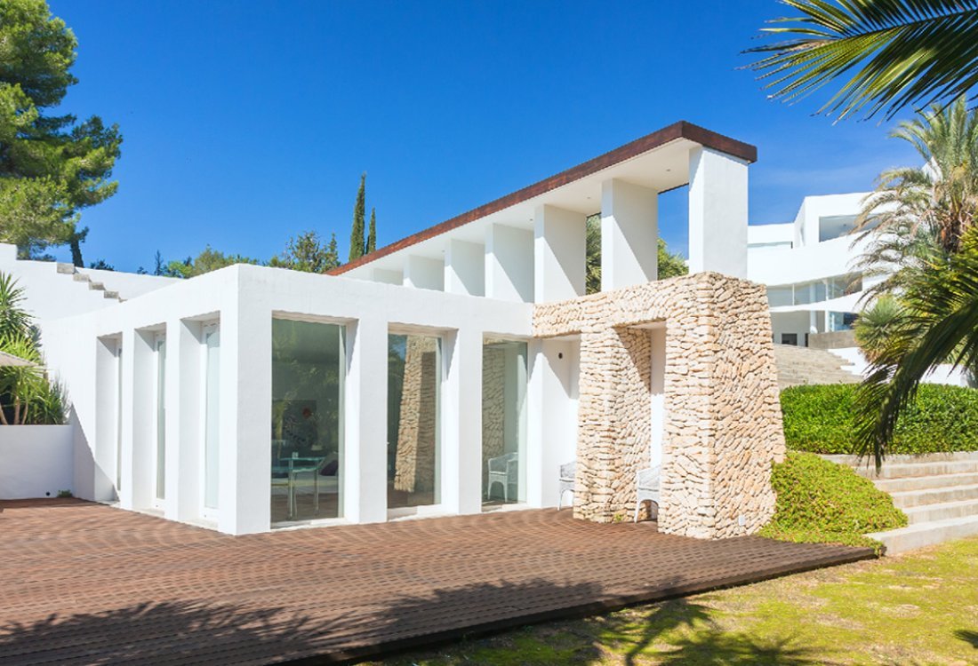 Espectacular villa de diseño en excelente ubicación - 2