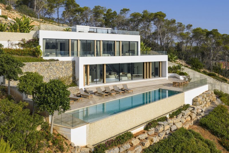 Villa mit Panoramameerblick in einer gesicherten Urbanisation - 1