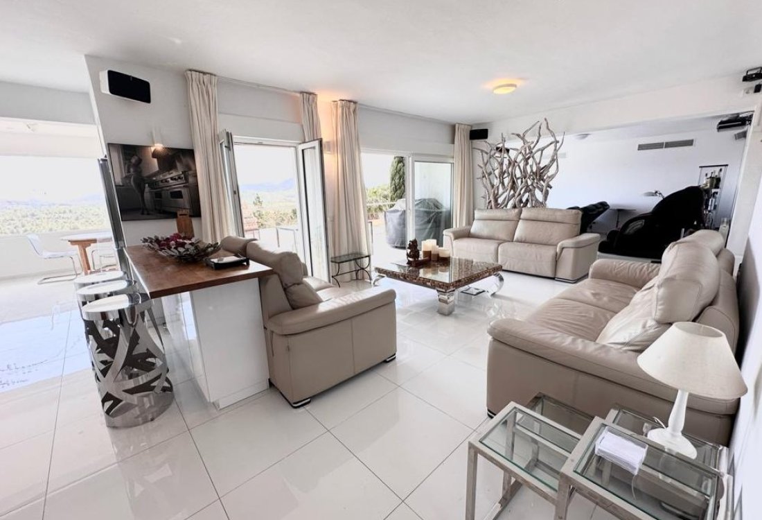 Villa de estilo mediterráneo con vistas al mar - 9