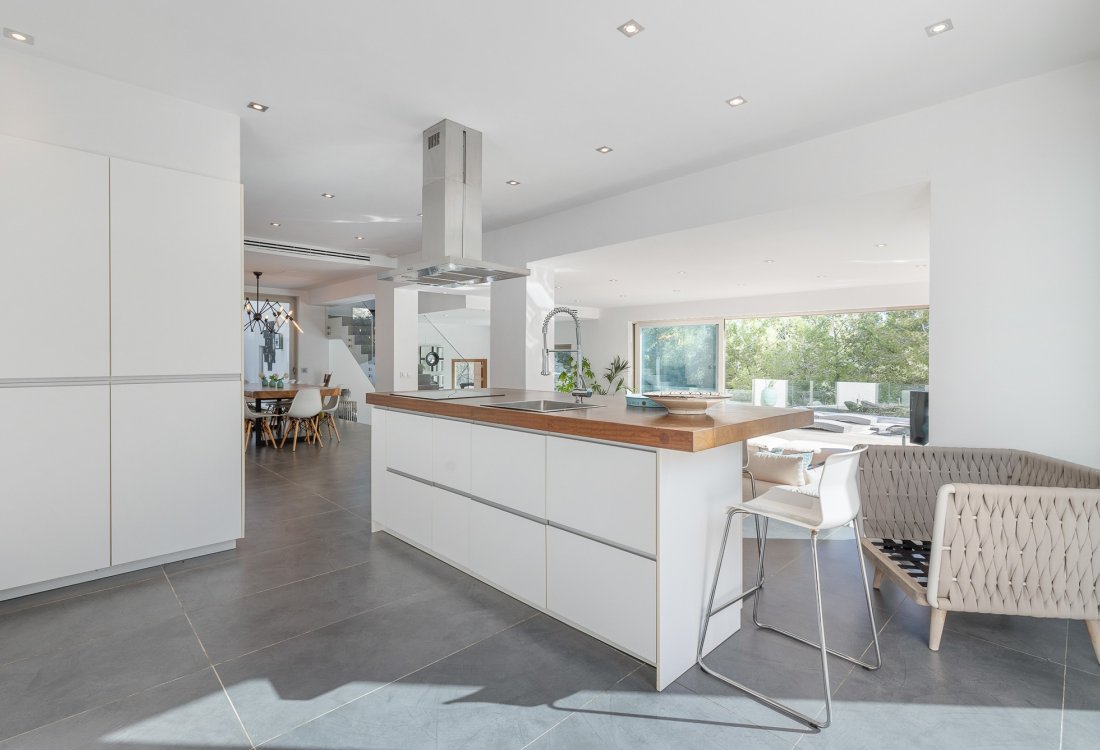 Exclusiva villa de diseño con vistas panorámicas en urbanización privada - 6