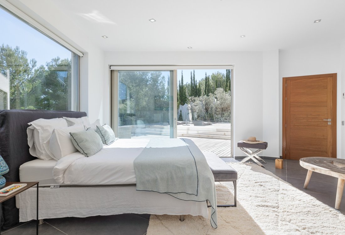 Exclusiva villa de diseño con vistas panorámicas en urbanización privada - 10