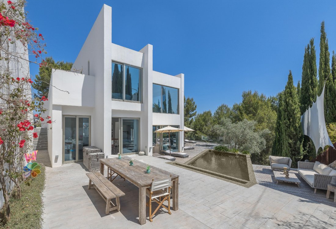 Exclusiva villa de diseño con vistas panorámicas en urbanización privada - 13