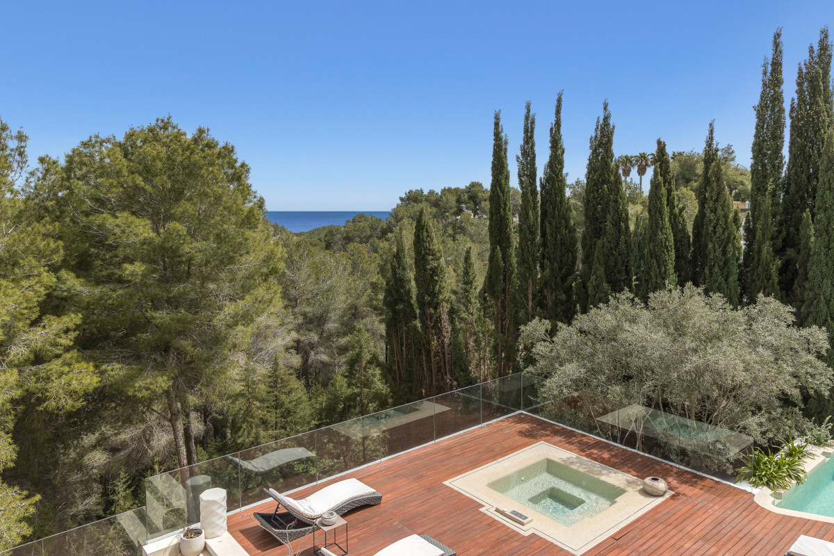 Villa moderna con vistas panorámicas en urbanización vigilada - 5