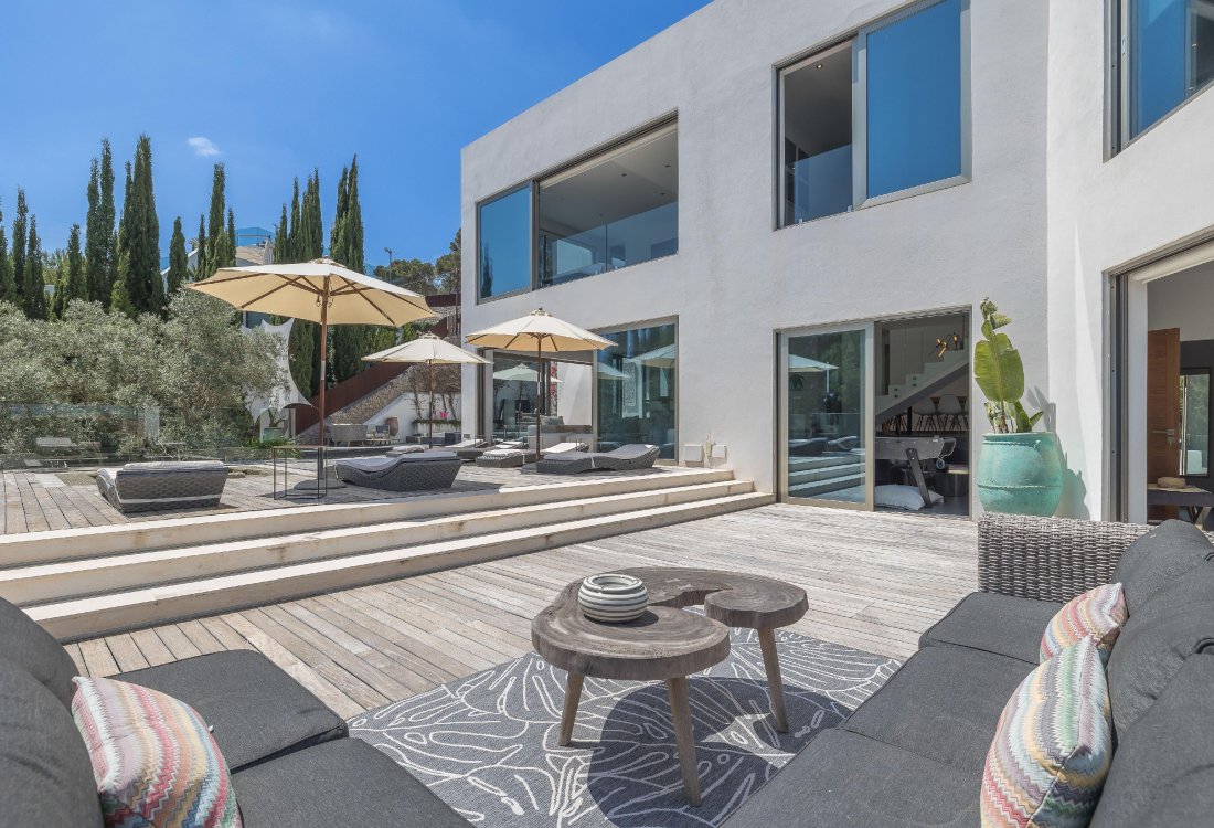 Exclusiva villa de diseño con vistas panorámicas en urbanización privada - 12