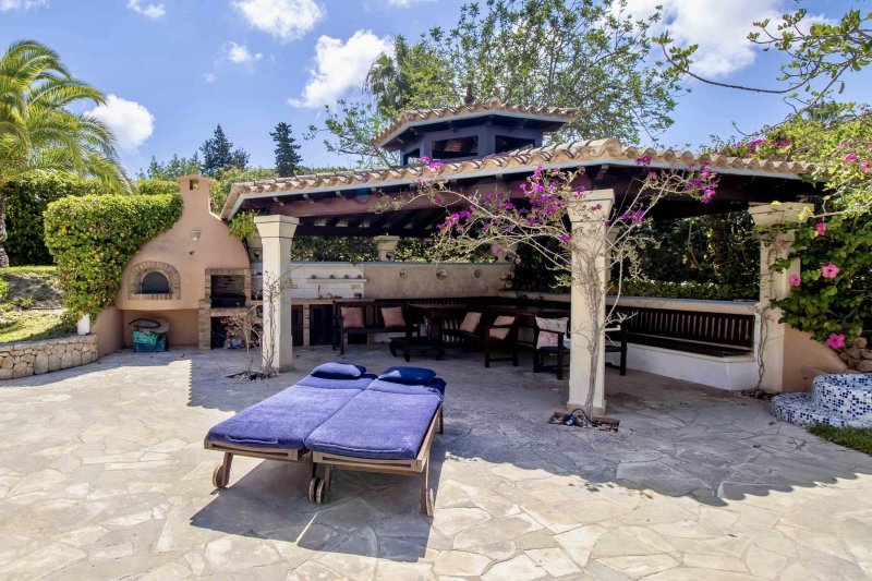 Generosa casa familiar de estilo mediterráneo cerca de Ibiza centro - 4