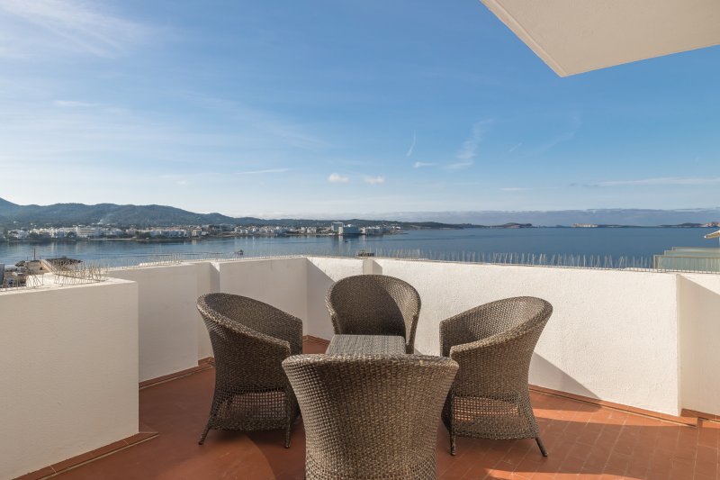 Ático en primera línea del puerto con amplia terraza en la azotea - 3