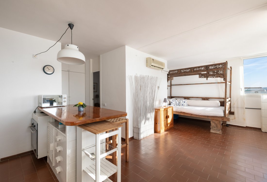 Ático en primera línea del puerto con amplia terraza en la azotea - 5