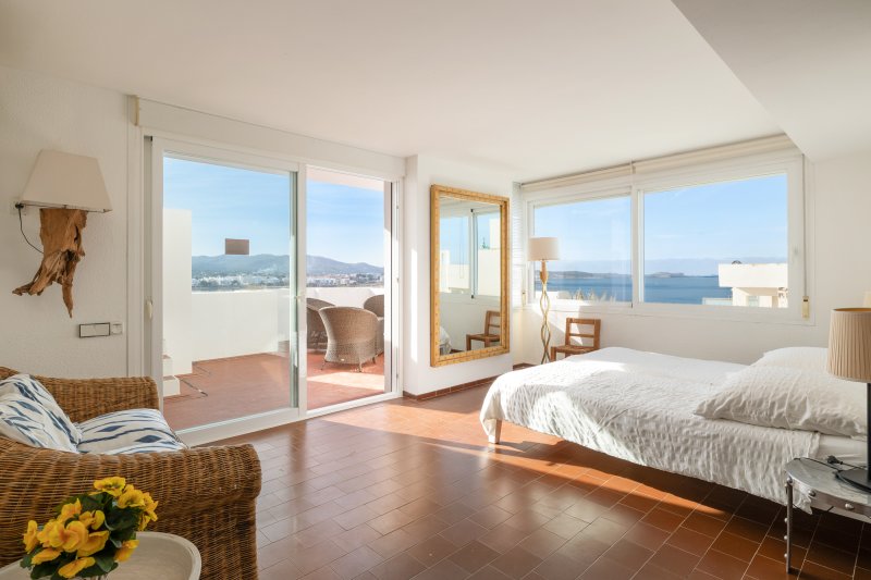 Ático en primera línea del puerto con amplia terraza en la azotea - 2